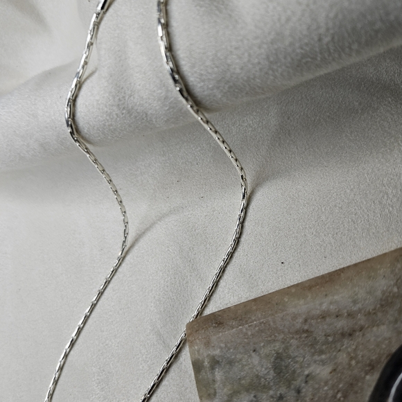 Beautiful Sterling Silver Razor Chain - Picture 10 of 11